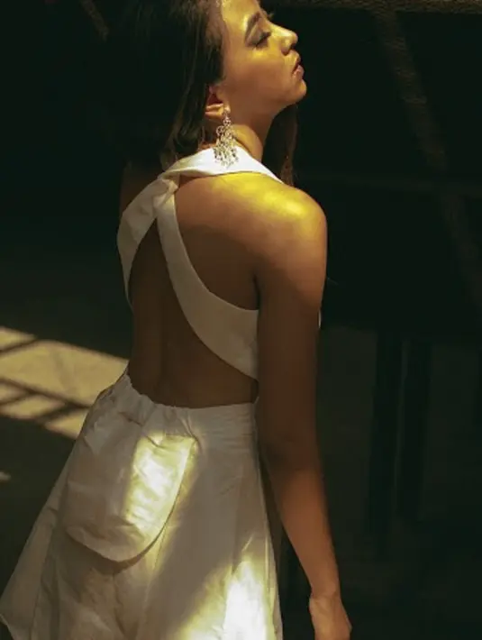 Nadia Vega. (Dress by Sissaechic/ IG @sissaechic, Earrings by  ADELLE/ IG @adellejewellery, Photographer: Ejja Pahlevi/ IG @ejjaxz, Mua: Listerianto/ IG @BDTVRLIST, Fashion Stylist: Iwan Latiff/ IG @iwanlatiff, Bintang.com)