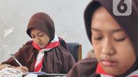MK meminta pemerintah pusat dan daerah harus menggratiskan pendidikan dasar di SD, SMP, dan madrasah atau sederajat, baik di sekolah negeri maupun swasta, namun secara bertahap. (Liputan6.com/Angga Yuniar)