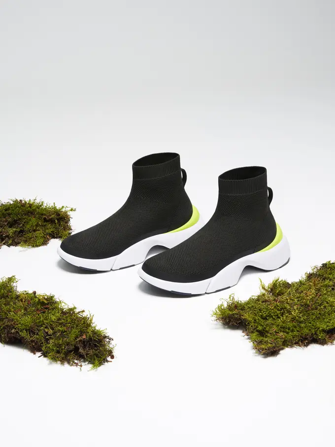 4Ward, Sneakers Ramah Lingkungan dan Serbaguna dari Charles & Keith