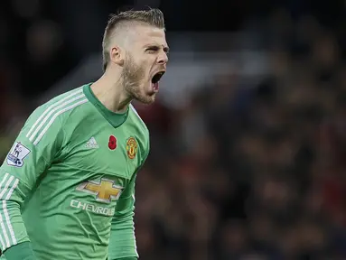 Kiper MU, David De Gea berhasil tidak kebobolan dan mengantar kemenangan bagi tim saat dirinya merayakan hari lahirnya yang ke-25. Pria Spanyol itu lahir di Madrid pada 7 November 1990. (Reuters/Jason Cairnduff)