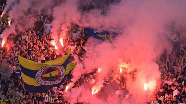 Resmi Jadi Pelatih Fenerbahce, Jose Mourinho Disambut Meriah