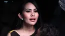 "Kalau diminta pilih, aku lebih pilih kerja lah. Hari gini nyari duit susah. Kalau di keluarga juga tahun baru nggak yang acara gimana," tutur artis cantik yang terkenal dengan logat Tegalnya ini. (Nurwahyunan/Bintang.com)