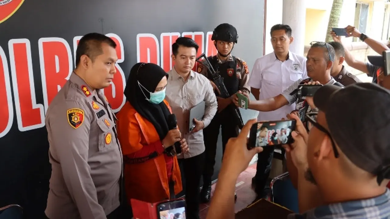 Pemilik apotek di Kota Dumai yang memandu sepasang kekasih melakukan aborsi janin di kamar wisma.