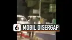 Aksi penembakan warnai penyergapan sebuah mobil yang dilakukan petugas polisi di gerbang tol Probolinggo Jawa Timur hari Selasa (23/3). Pelaku adalah komplotan pencuri kendaraan yang beroperasi di Malang dan Pasuruan.