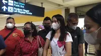 Keluarga Almarhum Nofriansyah Yosua Hutabarat alias Brigadir J telah tiba di Jakarta usai bertolak dari Jambi. (Dok. Merdeka.com)