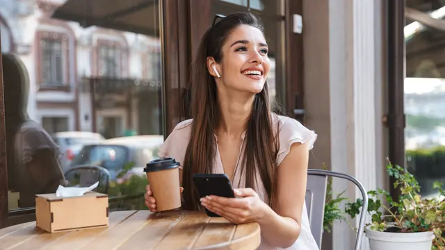 wanita februari lebih tenang bahagia