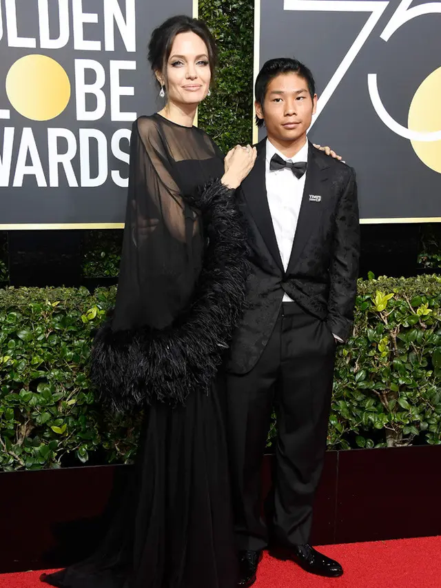 [Bintang] Angelina Jolie di Golden Globes 2018