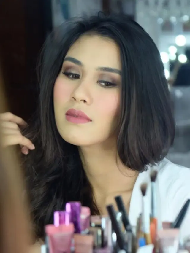 Cantik dan Aduhai! Nagita Slavina Dandani Wajah Syahnaz Sadiqah