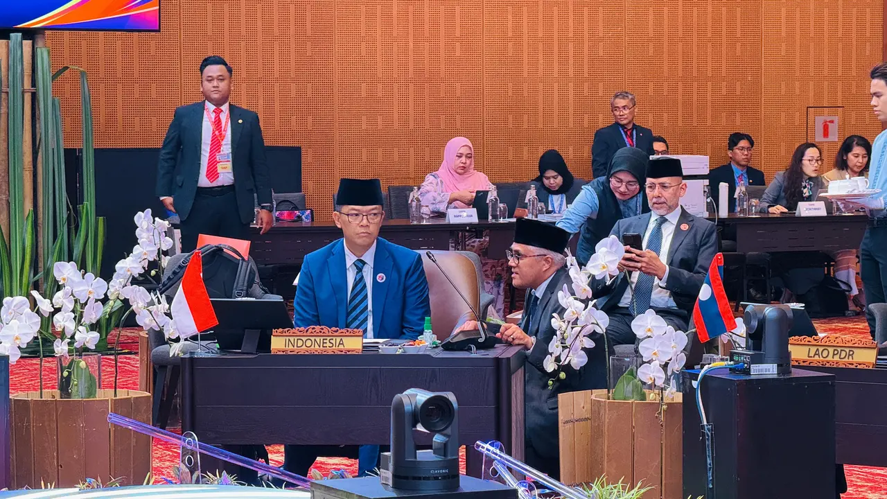 Menlu RI Sugiono dalam ASEAN Foreign Ministers’ Retreat (AMM Retreat) di Kuala Lumpur, Malaysia, Rabu (9/7/2025). (Dok. Kemlu RI)