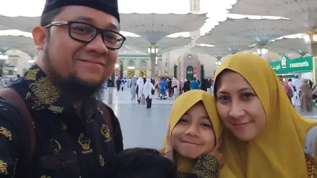 Potret keluarga Nia AFI (Sumber: Instagram/niadit_poll)