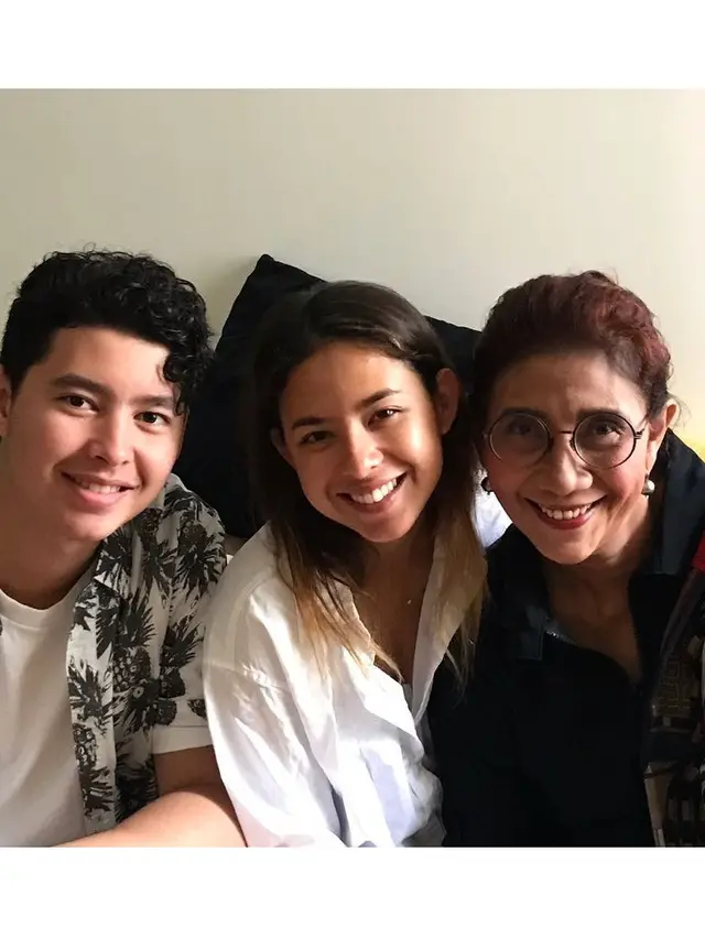 6 Momen Kebersamaan Susi Pudjiastuti dengan Anak dan Cucunya, Penuh Kehangatan
