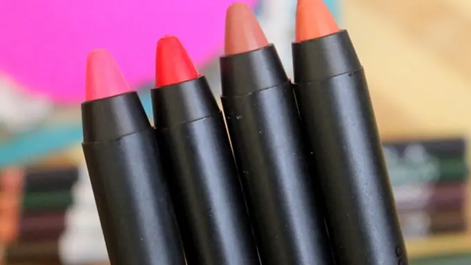Three in One, Lip Crayon yang Bisa Jadi Makeup Seluruh Wajah