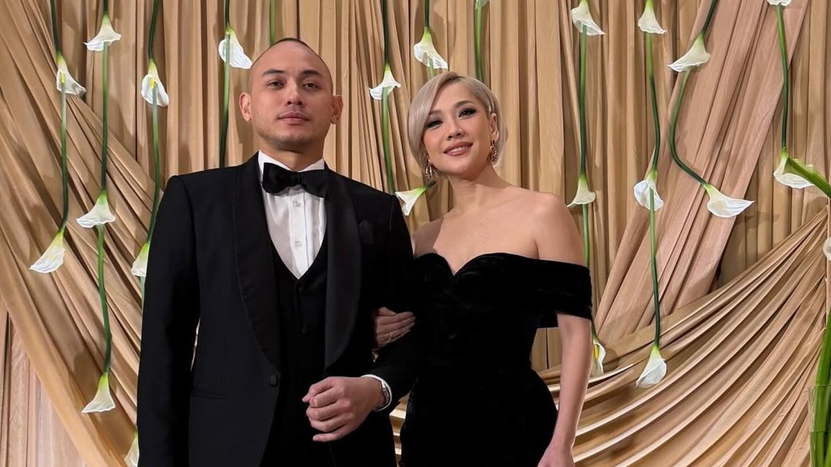 6 Potret BCL dan Tiko Aryawardhana Kondangan Nikahan Al Ghazali, Gaun Hitamnya Gak Ada Lawan!