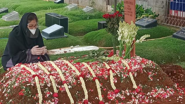 Makam Farida Pasha. (Foto: Koleksi Pribadi Gina Sonia)