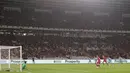 Ole Romeny mencetak gol kedua Timnas Indonesia melalui tendangan penalti ke gawang Singapura dalam laga FIFA ASEAN Cup 2026 di Stadion Utama Gelora Bung Karno (SUGBK), Jakarta, Jumat (25/9/2026). (KLY/Budy Santoso)