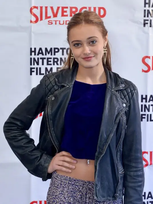 Brad Pitt. Wanita berusia 21 tahun ini merupakan pemeran Angelina Jolie muda di film Maleficent. Ella Purnell merupakan gadis yang belakangan ramai dibicarakan lantaran disebut berhasil memikat hati  (AFP/Eugene Gologursky)