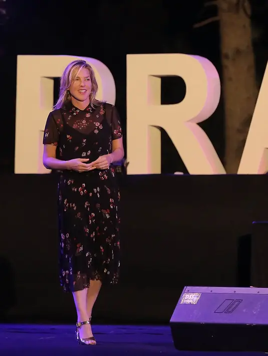 Akhirnya, How Deep Is the Ocean dan Fly Me to the Moon pun menjadi penutup dari penampilan cantiknya. (Bambang E.Ros/Bintang.com)