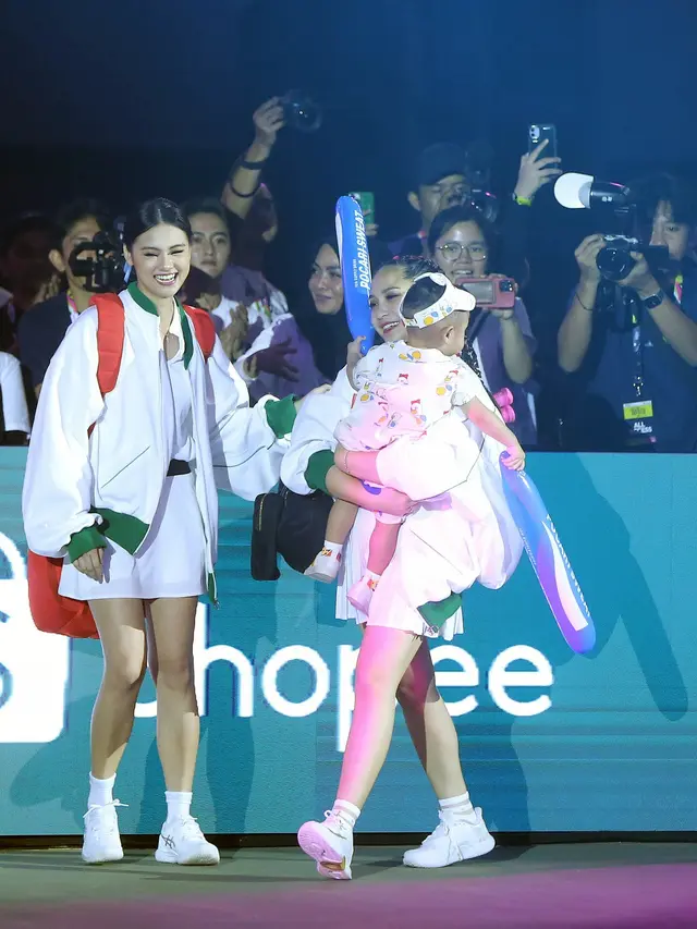 8 Adu Gaya Sporty Nia Ramadhani-Luna Maya dan Nagita Slavina-Gege Elisa di Lagi-lagi Tenis, Mana Favoritmu?