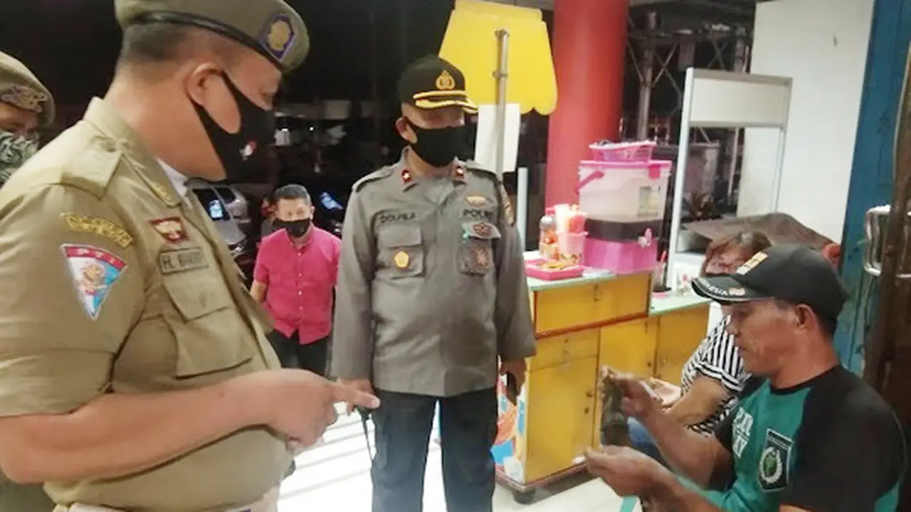Polsek Matuari Polres Bitung berkolaborasi dengan Pemerintah Kota Bitung melakukan penertiban penggunaan masker terhadap warga.