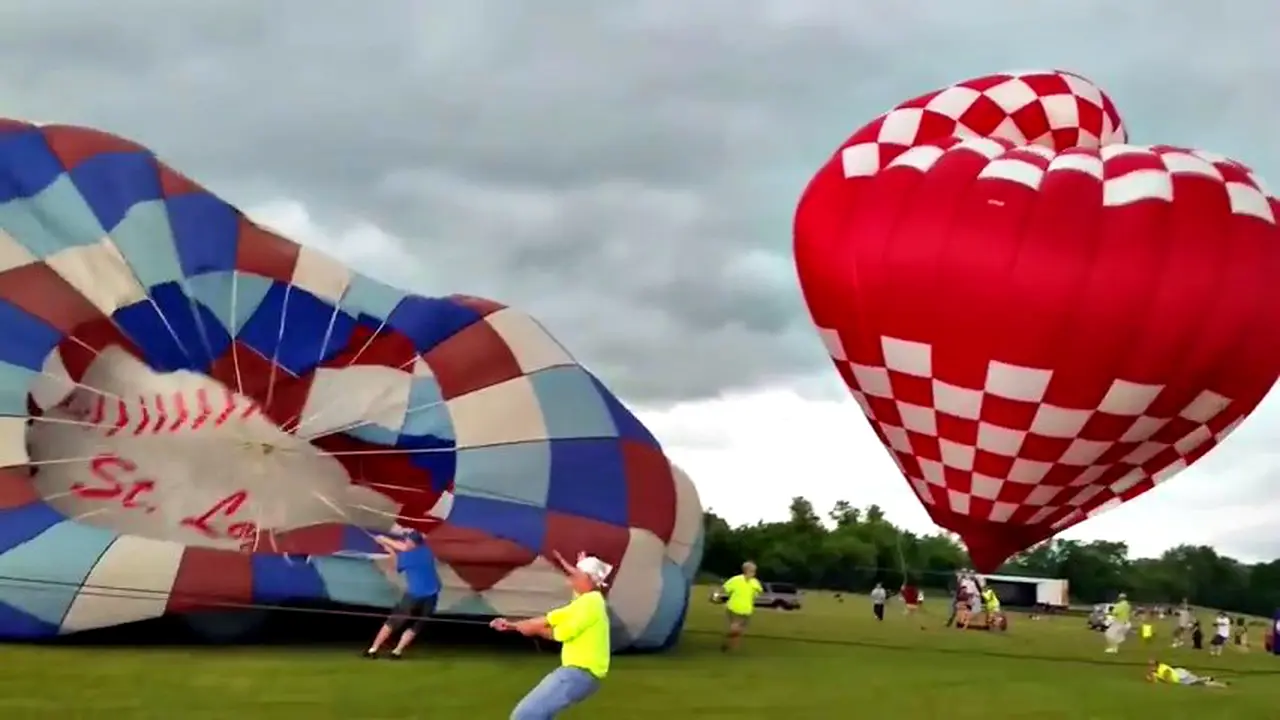 Mobil Ini Terseret Balon Udara