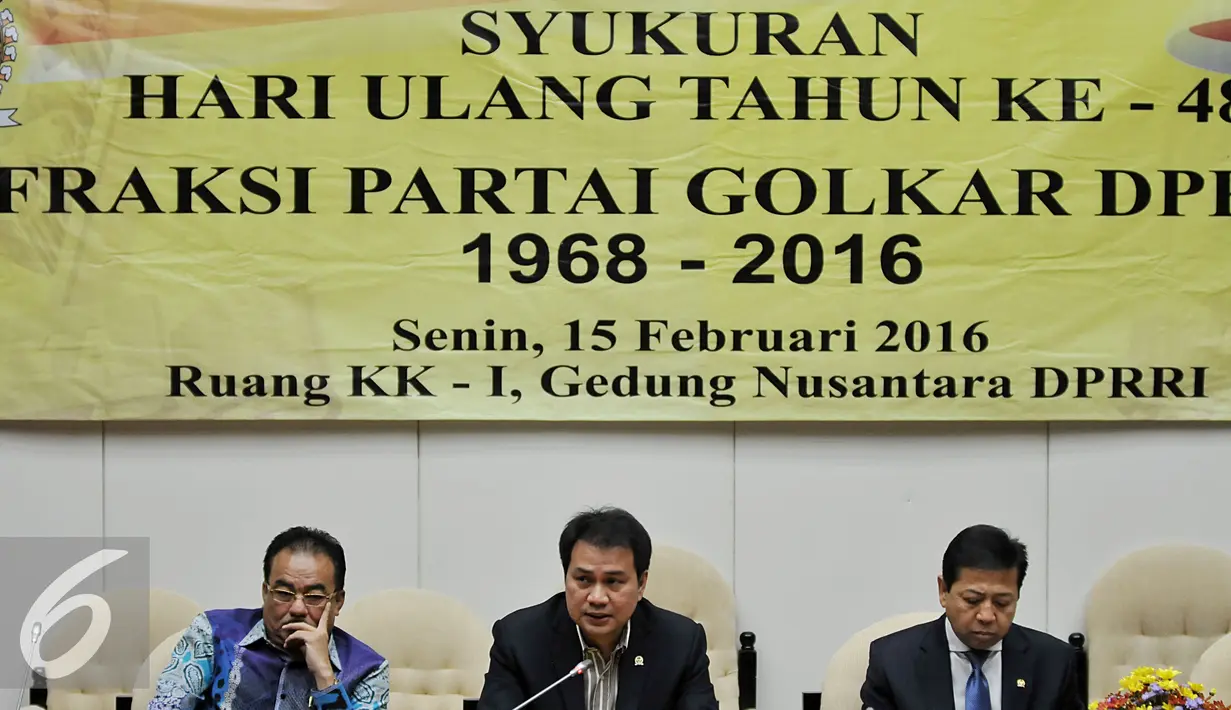 Ketua Fraksi Partai Golkar, Setya Novanto (kanan), Azis Syamsuddin dan Bendahara Fraksi Partai Golkar, Robert Joppy Kardinal saat acara Syukuran HUT ke-48 Fraksi Partai Golkar, Jakarta, Senin (15/2). (Liputann6.com/Johan Tallo)