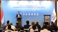 Ketua Umum Akuatik Indonesia, Anindya Bakrie, memberi sambutan saat Rakernas Akuatik Indonesia di Hotel Arya Duta, Jakarta, Sabtu (28/2/2026). (Bola.com/M Iqbal Ichsan)