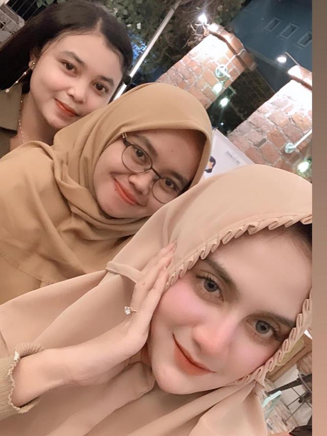 Punya Wajah Blasteran, Ini 7 Pesona Pedangdut Irenne Ghea