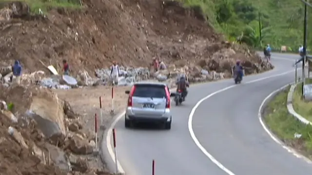 Pelebaran Jalan Molor, Pemudik Dihantui Macet