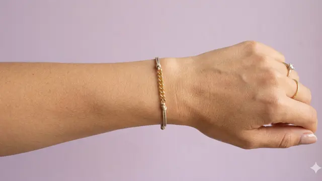 Model Gelang Emas Tipis Elegan untuk Ibu Muda Aktif. Gemini