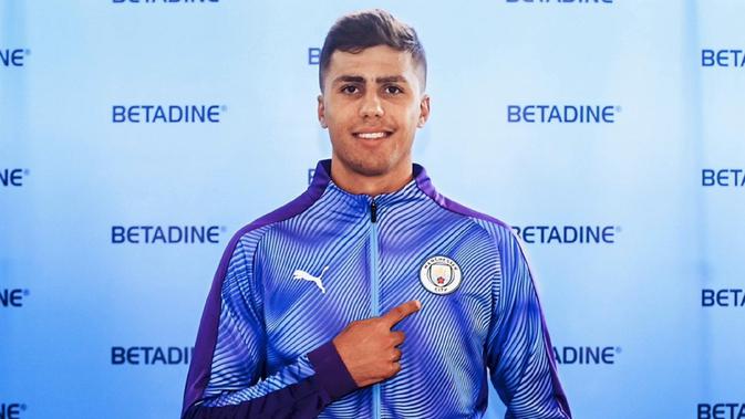 Rodri Hernandez resmi bergabung dengan Manchester City. musim panas tahun ini. (dok. Manchester City)