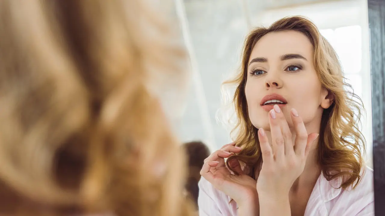 Katakan Tidak Pada Bibir Kering, Ini Dia 5 Rahasia yang Wajib Kamu Tahu Tanpa Mengeluarkan Uang!