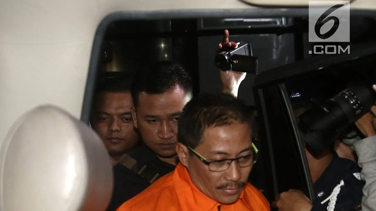 Bupati Cirebon Purwadi Sastra Resmi Ditahan Komisi Pemberantasan Korupsi (KPK)
