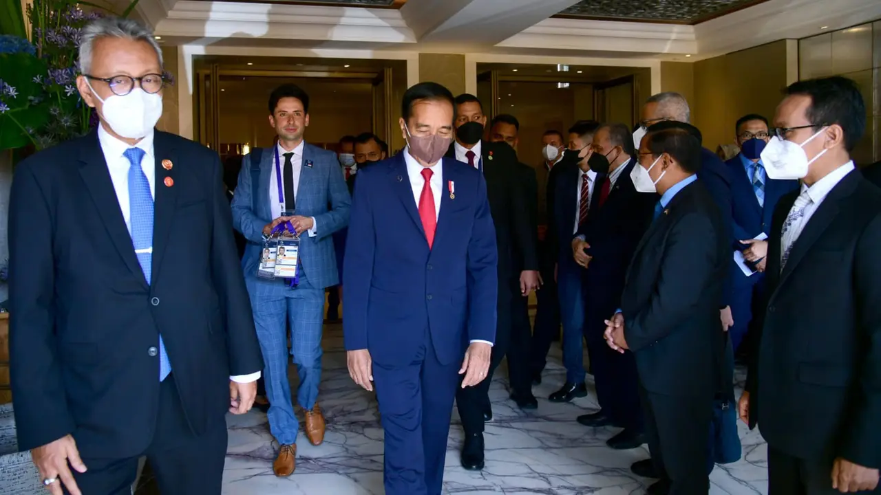FOTO: Hari Kedua di Jerman, Presiden Jokowi Berangkat Menuju Lokasi KTT G7