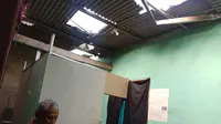 Hujan Deras, 3 Rumah di Tangsel Rusak Tertimpa Puing Papan Reklame