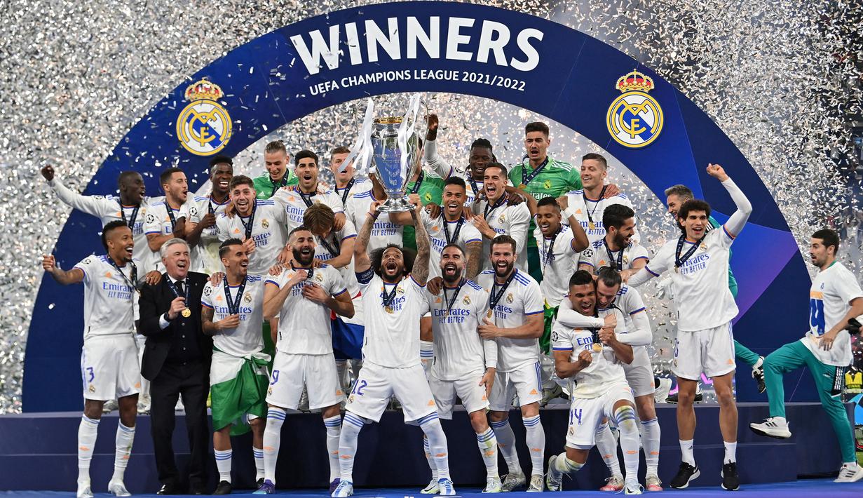 Gelar juara ini menjadi yang ke-14 bagi Real Madrid. Sementara bagi Marcelo, ini merupakan trofi kelimanya. Hal tersebut membuat sang bek veteran asal Brasil tersebut tercatat menjadi salah satu pemain dengan gelar Liga Champions terbanyak. (AFP/Paul Ellis)
