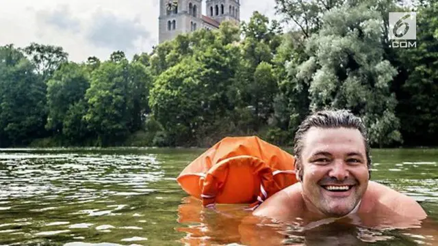 VIDEO: Hindari Kemacetan, Pria Jerman Berenang 2 Km Menuju Kantor