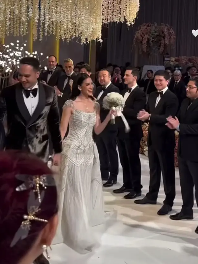 Pesona Elma Agustin ex Girlband Princess saat Menikah. [@elmaaa_e]