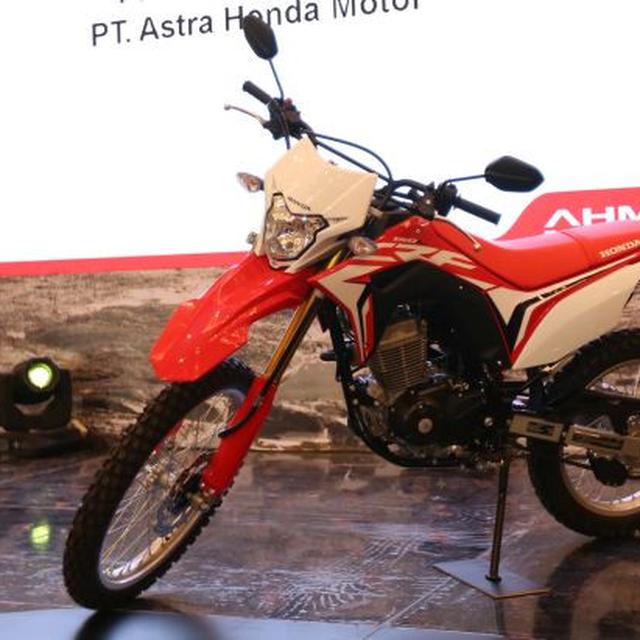 Honda Crf 150l Vs Kawasaki Klx 150bf Siapa Lebih Unggul Otomotif Liputan6 Com
