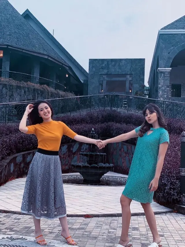 Jadi Ibu dan Anak di Sinetron, Ini 7 Potret Kompak Tiwi Eks T2 dan Rosiana Dewi