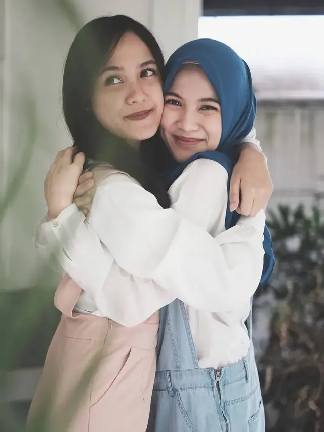 Potret Kompak 6 Selebriti Bersama Saudara Perempuannya, Sister Goals