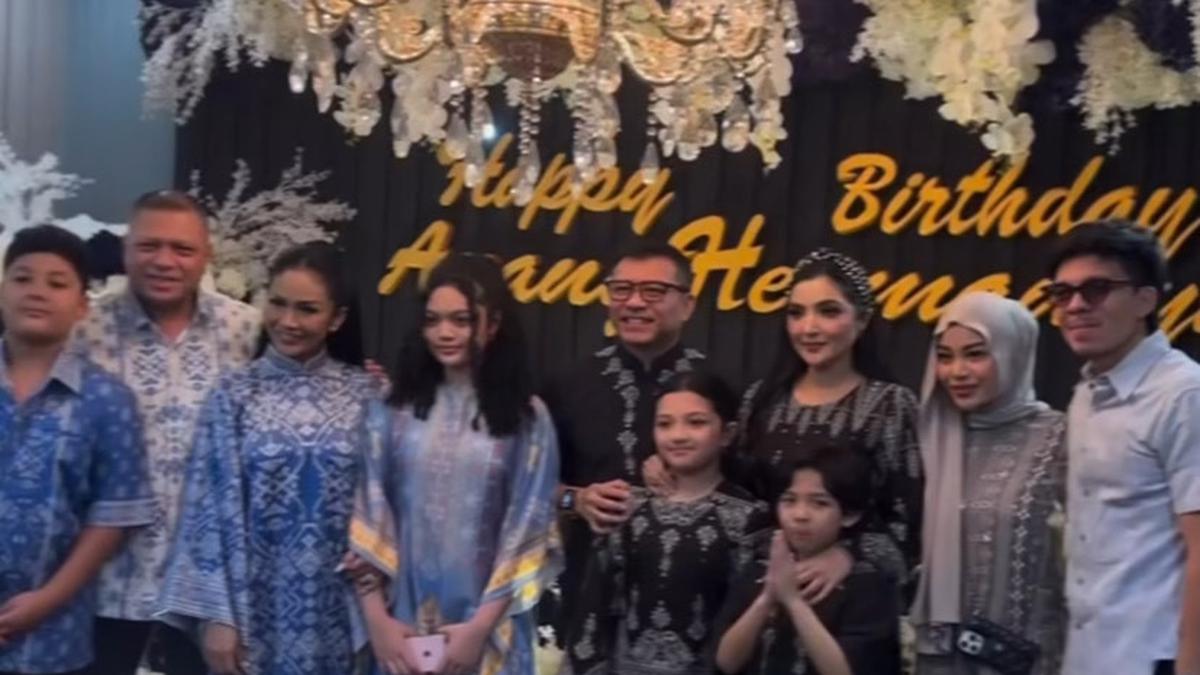 Gaya Krisdayanti Kenakan Long Dress Bermotif saat Rayakan Ulang Tahun Anang Hermansyah ke-56, Serasi dengan Ashanty dan Aurel