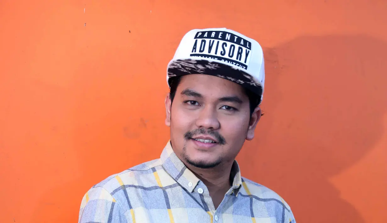 "Ini jalannya Allah. Malah dia dikasih tahu ayahnya dilla, ini ujian. Ini bonus juga dari Allah, karena masih bayi, anaknya akan ditempatkan di surga Allah Ini tabungan kita," ungkap Indra Bekti. (Nurwahyunan/Bintang.com)