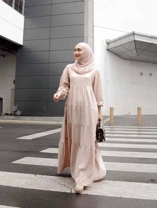 Kini pemilik nama lengkap Melody Prima Ananda Divia ini sudah jarang terjun di dunia akting. Ia lebih  sering mendapatkan endorse hingga jadi bintang iklan. Melody kini jadi single mom usai 6 tahun menjalin bahtera rumah tangga.(Liputan6.com/IG/@melodyprima).