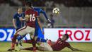 Bek Timnas Indonesia, Hansamu Yama, melakukan tekel saat melawan Islandia pada laga persahabatan di SUGBK, Jakarta, Minggu (14/1/2018). Timnas Indonesia kalah 1-4 dari Islandia. (Bola.com/Vitalis Yogi Trisna)