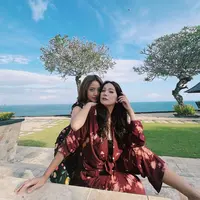 Natalie Zenn dan Irene Librawati kompak (Instagram/nataliezenn24)