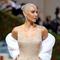 Kim Kardashian menghadiri Met Gala 2022 di The Metropolitan Museum of Art, New York City, Amerika Serikat, 2 Mei 2022. Banyak netizen kecewa dan menuliskan komentar miring pada Kim Kardashian setelah dianggap merusak gaun Marilyn Monroe. (Dimitrios Kambouris/Getty Images for The Met Museum/Vogue/AFP)