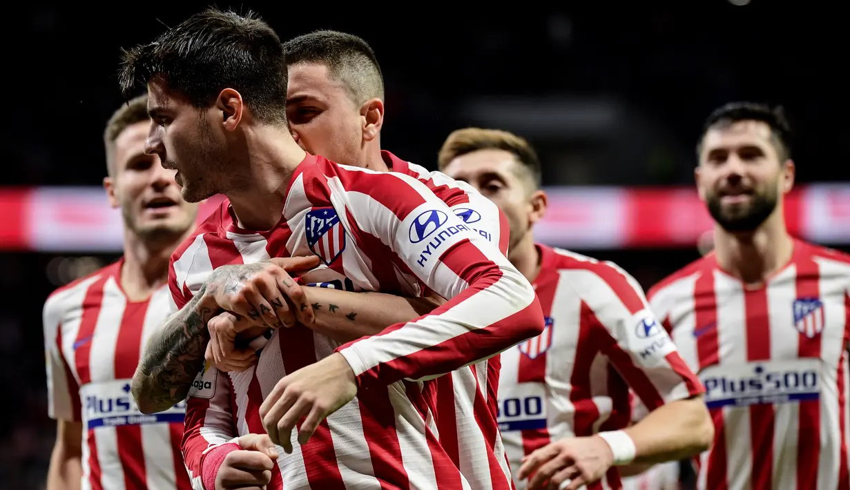 4. Atletico Madrid - Mendatangkan pemain dengan harga selangit menjadi salah satu penyebab Los Rojiblancos mempunyai banyak utang. Klub yang bermarkas di Wanda Metropolitano itu memiliki utang 384 juta euro. (AFP/Cristina Quicler)
