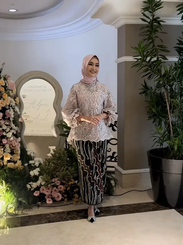 Potret Tunangan Namira Adjani Putri Sulung Alya Rohali. [@arohali]