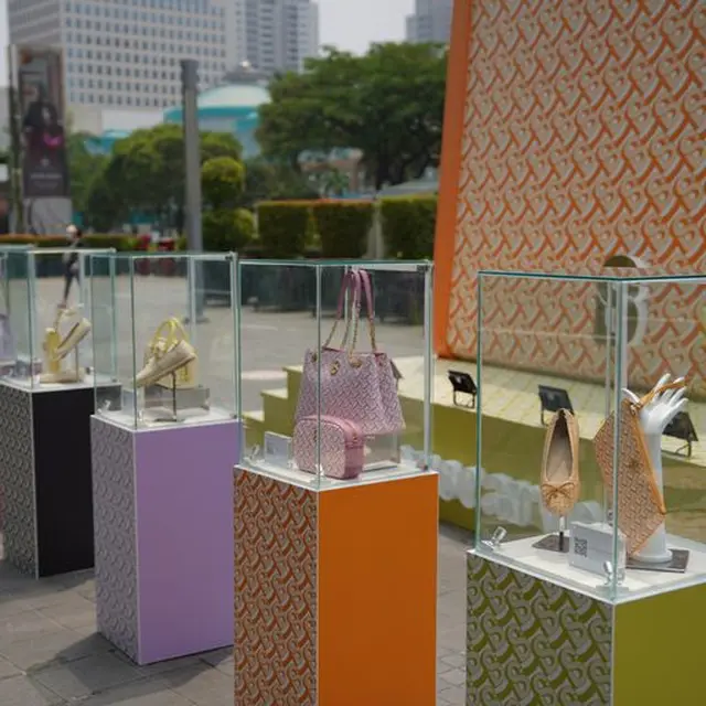 Bimu Monogram Buttonscarves