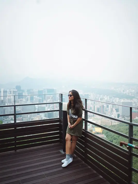 Bukan hanya Marsha Aruan, sang ibu pun mengunggah momen bahagia itu di akun Instagramnya. Ia pun menuturkan doa untuk dua anak perempuannya, Marsha dan Michelle Aruan, serta satu keponakannya, Gabrielle. (Instagram/aruanmarsha)